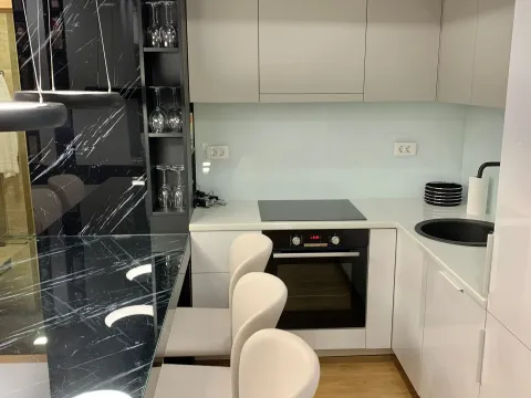 Izdavanje, jednosoban stan, 50m², Centar, Budva - image 5