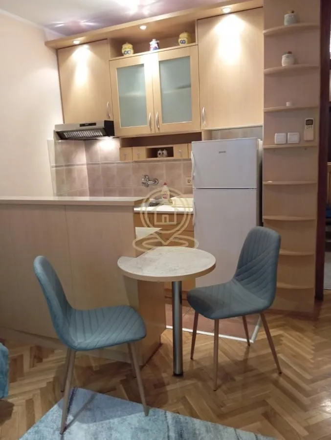 Izdavanje, jednosoban stan, 27m², Socijalno, Novi Sad Sve Podlokacije