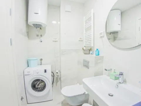 Izdavanje, jednosoban stan, 49m², Centar, Bar - image 2