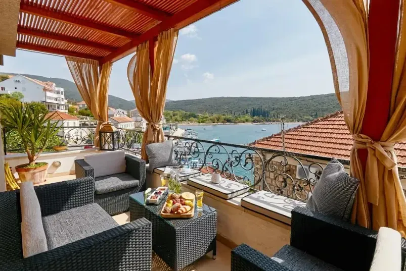 Rent, house, 300m², Kotor, Crna Gora