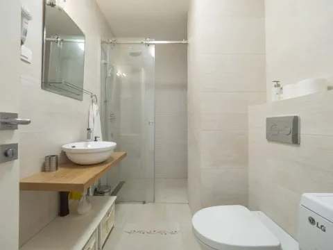 Izdavanje, dvosoban stan, 90m², Budva, Crna Gora - image 15