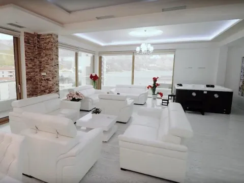 Sale, two bedroom apartment, 105m², Budva, Crna Gora - image 1