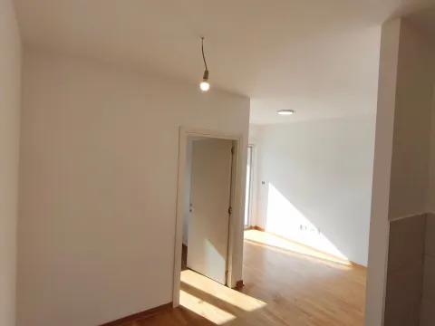 Rent, one bedroom apartment, 35m², City Kej, Podgorica - image 4