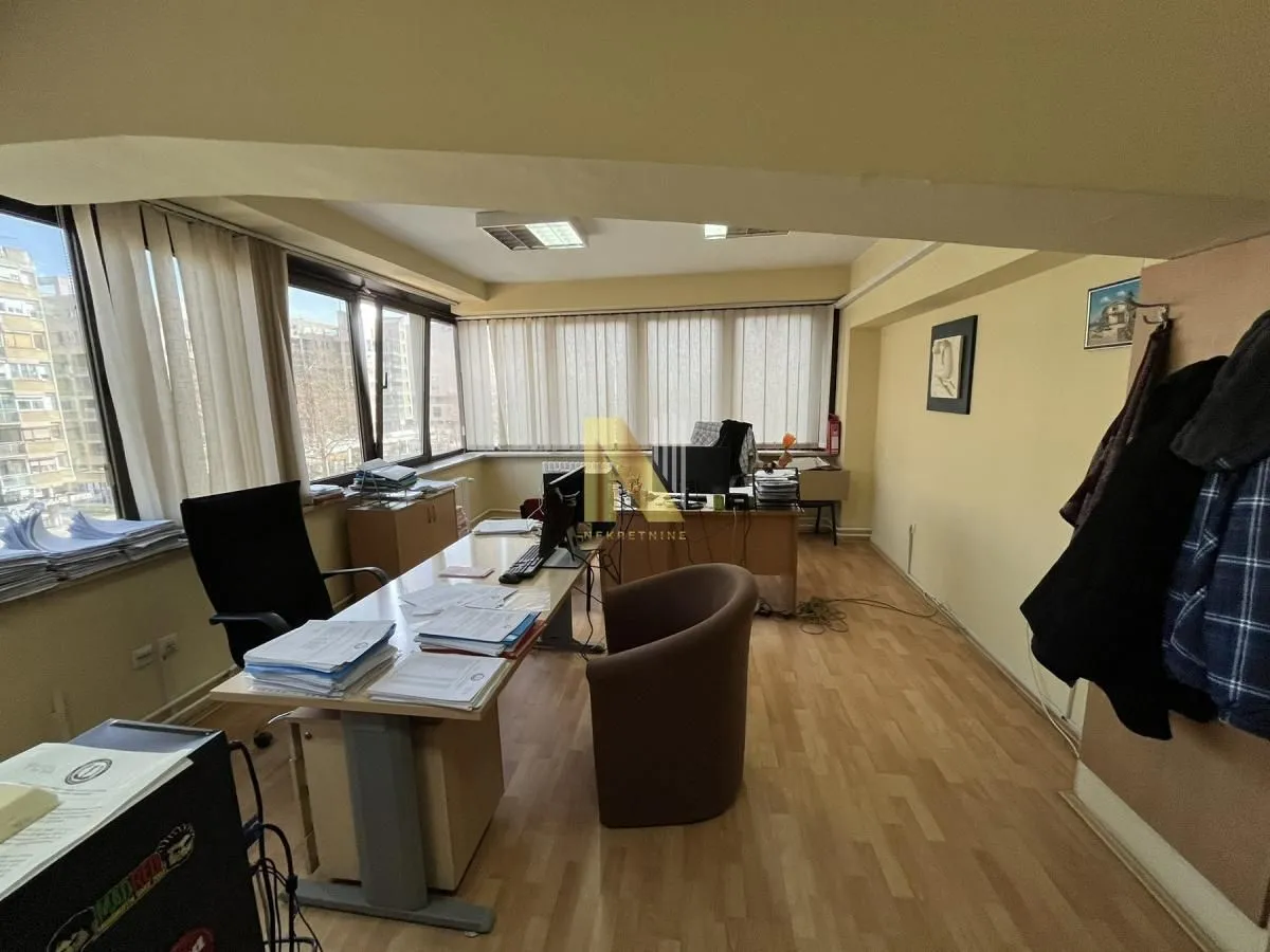 Rent, office space, 228m², Bulevar Oslobodjenja, Novi Sad Sve Podlokacije