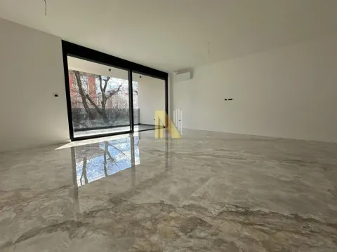 Izdavanje, poslovni prostor, 126m², Novi Sad, Srbija - image 2