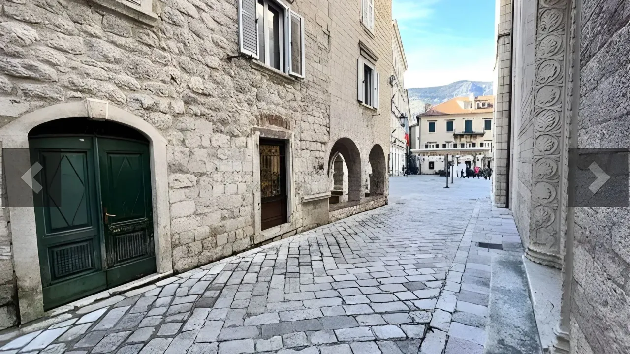 Prodaja, dvosoban stan, 78m², Kotor, Crna Gora