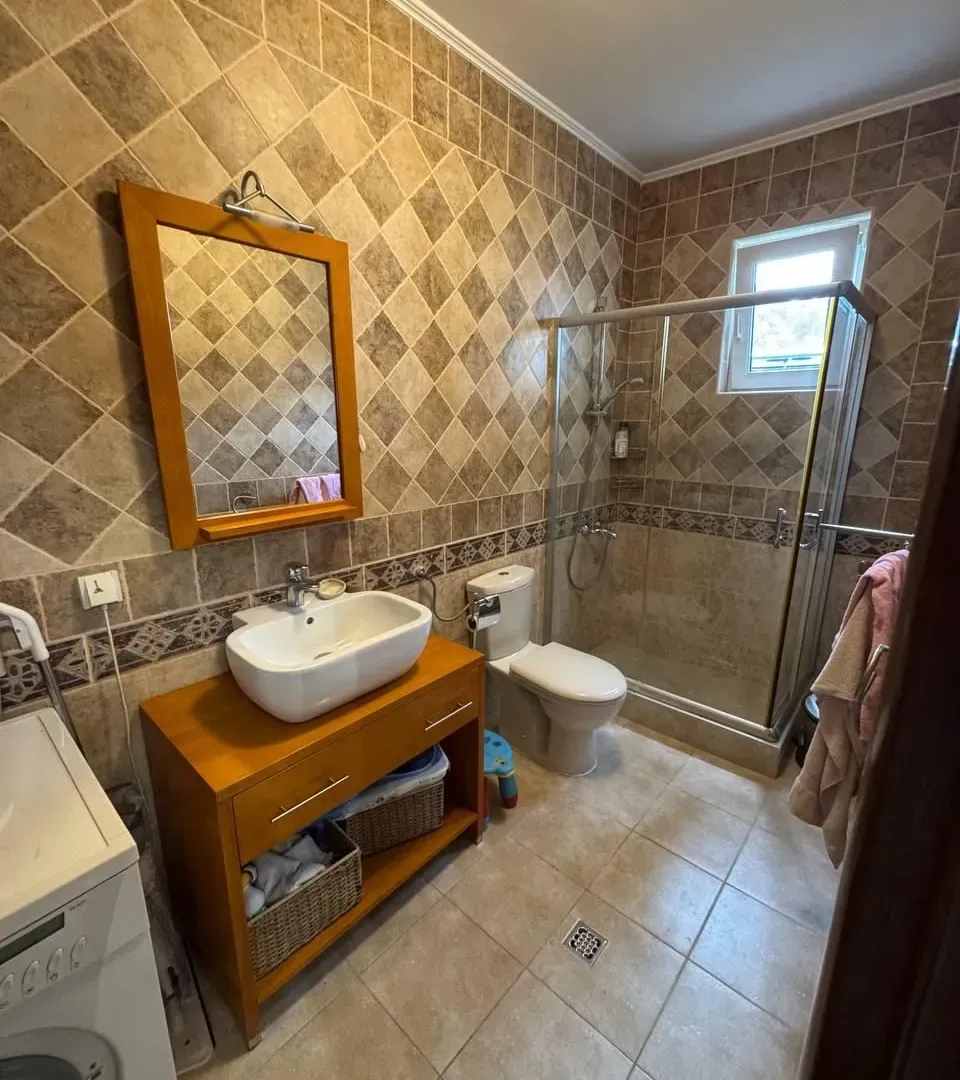 Prodaja, trosoban stan, 90m², Morinj, Kotor