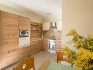 Izdavanje, trosoban stan, 125m², Rafailovići, Budva - image 8