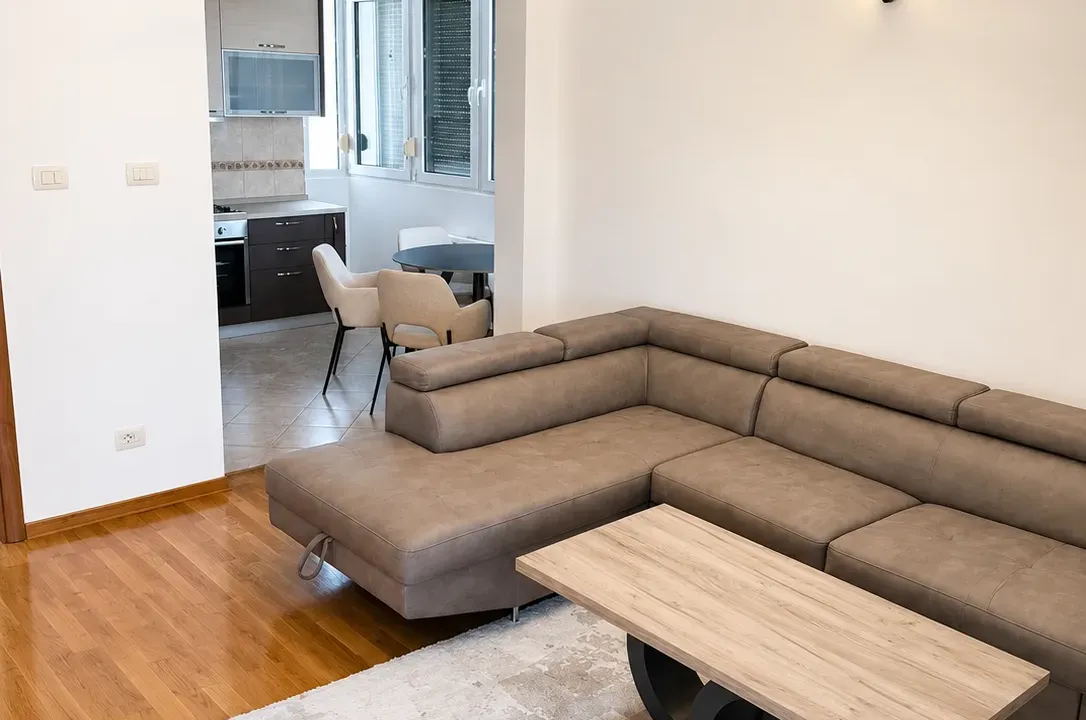 Izdavanje, dvosoban stan, 72m², Momišići, Podgorica