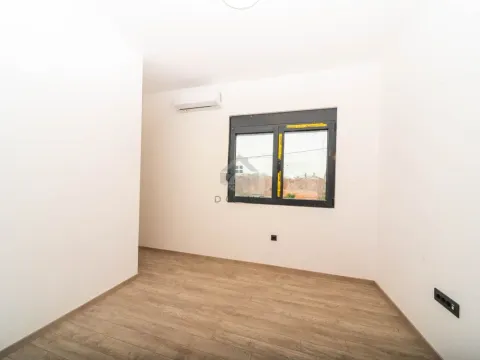 Sale, house, 202m², Tološi, Podgorica - image 19