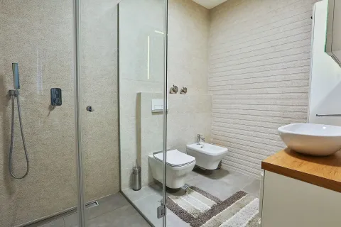 Izdavanje, dvosoban stan, 117m², Centar, Budva - image 14