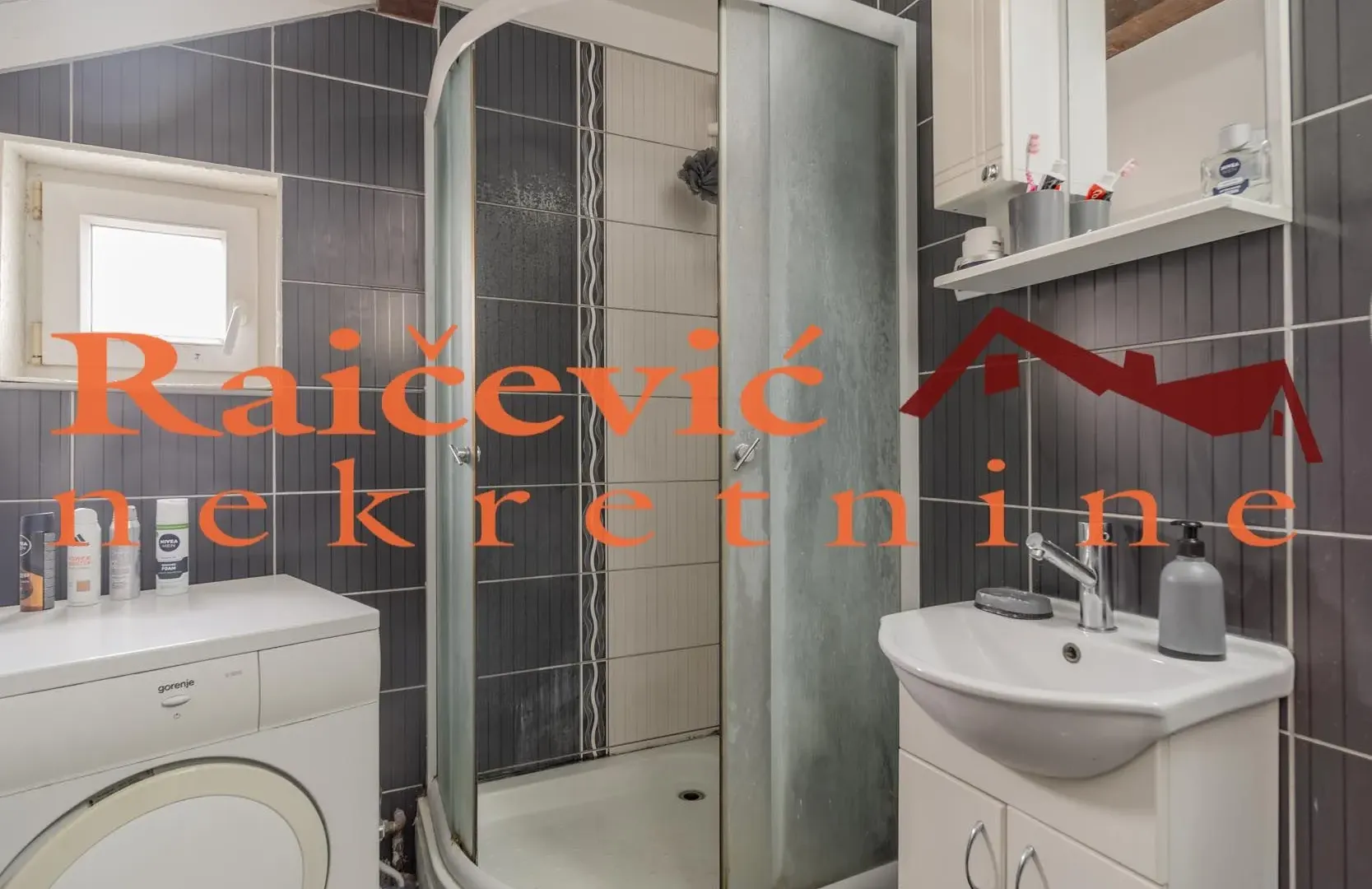 Prodaja, trosoban stan, 115m², Petlovo Brdo, Beograd