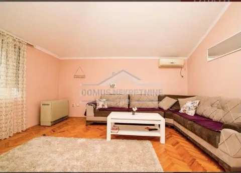 Bright living room featuring a large corner sofa and wooden parquet flooring. - image 2