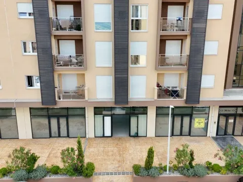 Izdavanje, poslovni prostor, 120m², City Kvart, Podgorica - image 13