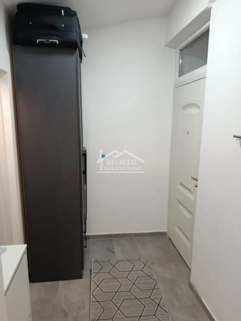 Izdavanje, trosoban stan, 45m², Stari Grad, Beograd