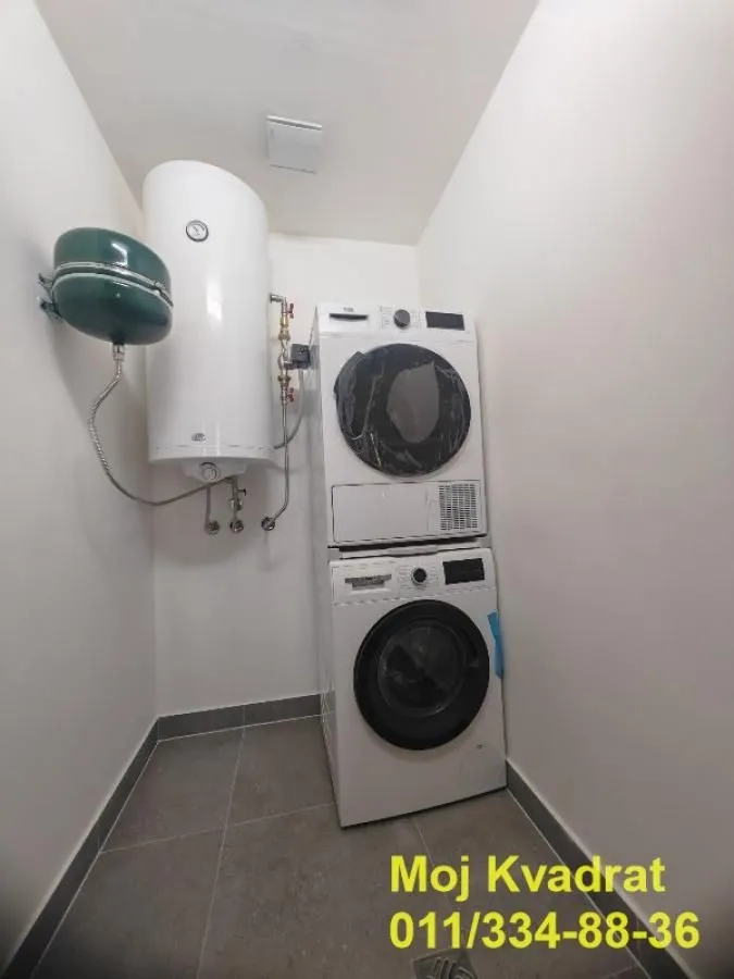 Izdavanje, četvorosoban stan, 120m², Savski Venac, Beograd