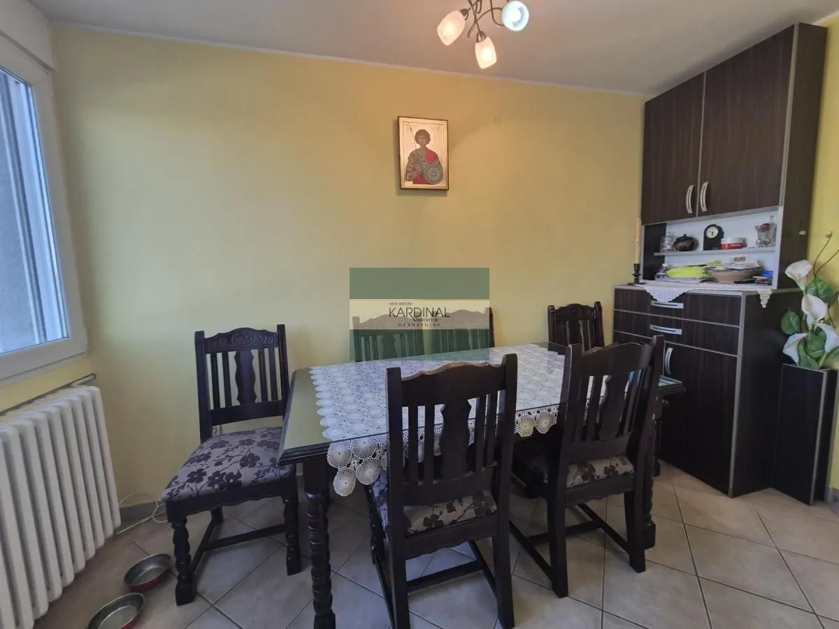 Prodaja, trosoban stan, 73m², Centar, Jagodina