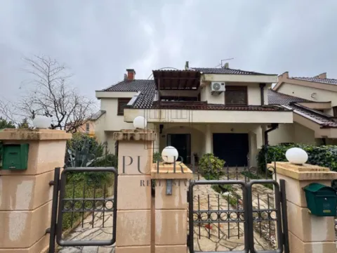 Rent, house, 300m², Gorica C, Podgorica - image 13