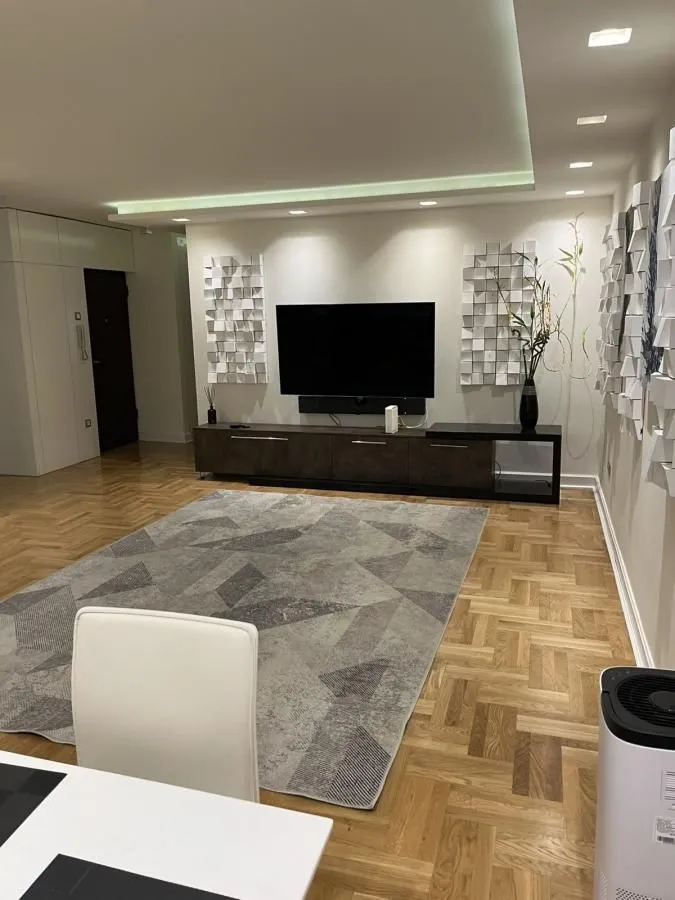 Izdavanje, stan, 180m², Stari Grad, Beograd