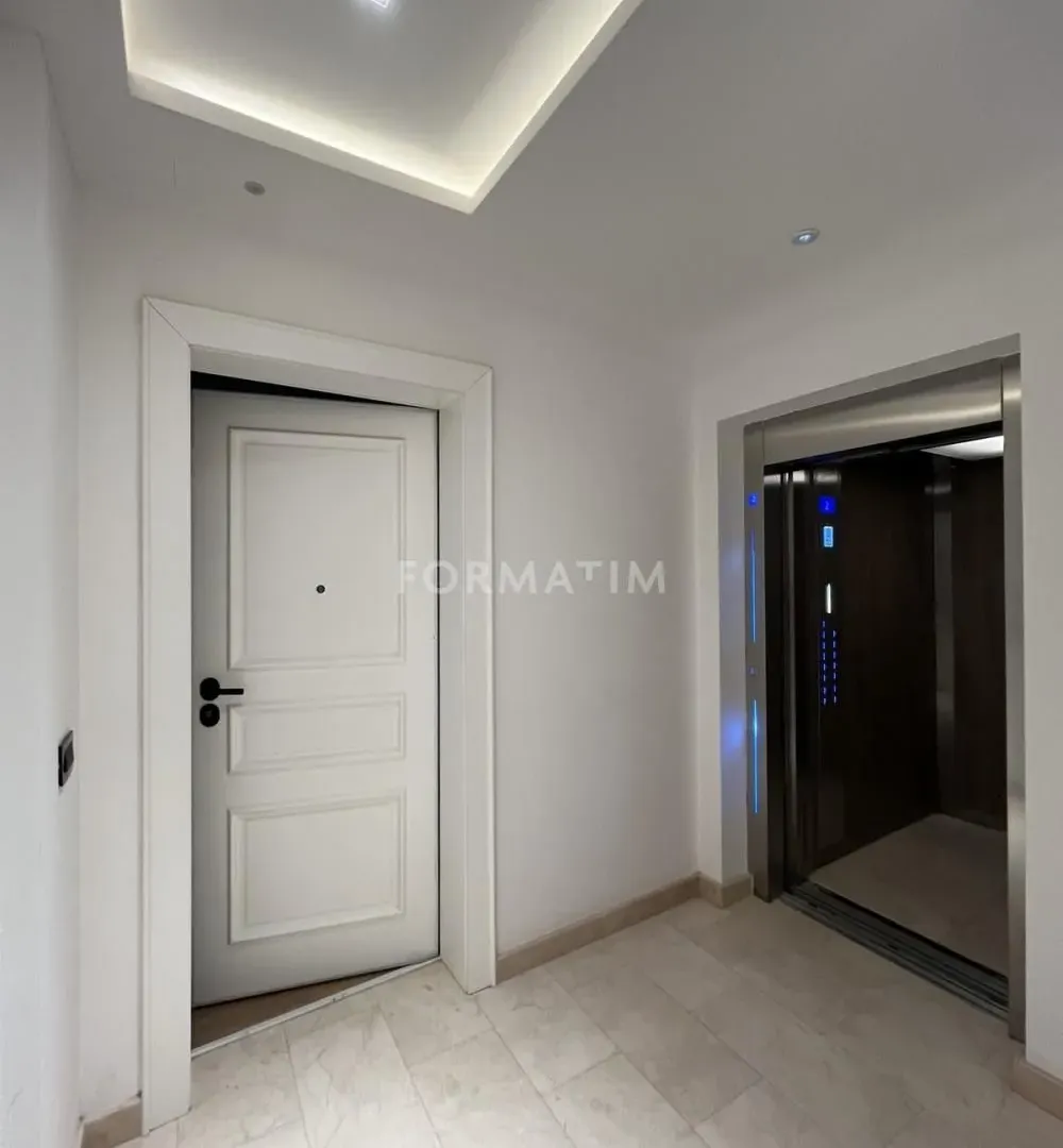 Prodaja, četvorosoban stan, 261m², Vračar Hram, Vračar Sve Podlokacije