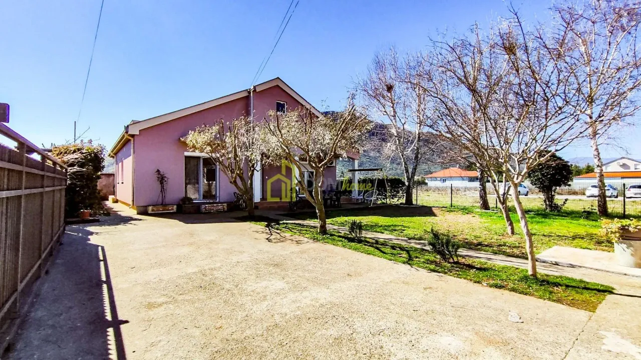 Sale, house, 150m², Tološi, Podgorica