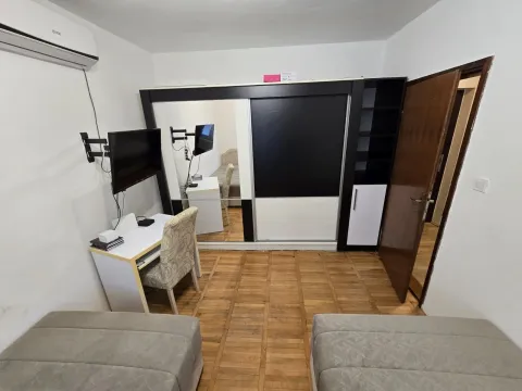 Izdavanje, trosoban stan, 80m², Gradiošnica, Tivat - image 10