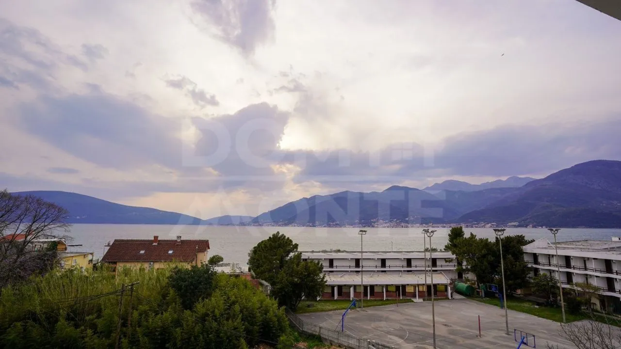 Izdavanje, jednosoban stan, 40m², Tivat, Crna Gora