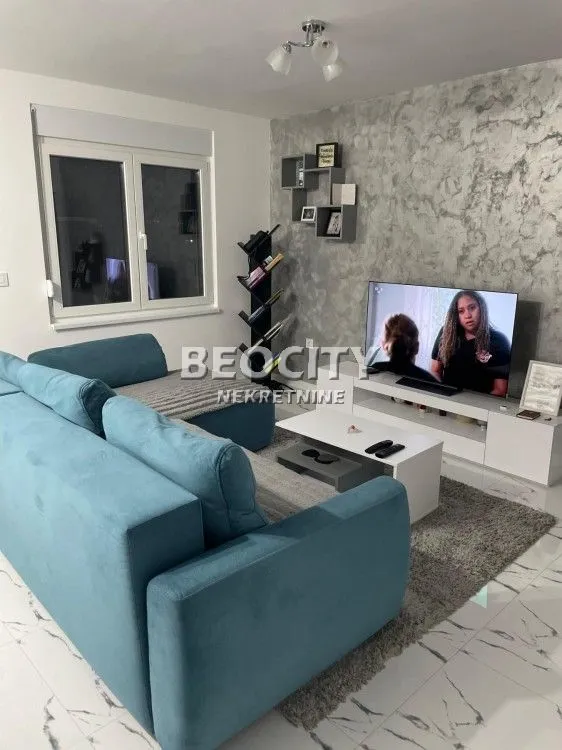 Prodaja, trosoban stan, 76m², Centar, Pančevo