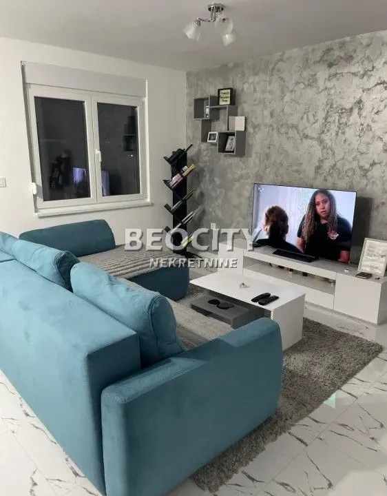 Prodaja, trosoban stan, 76m², Centar, Pančevo