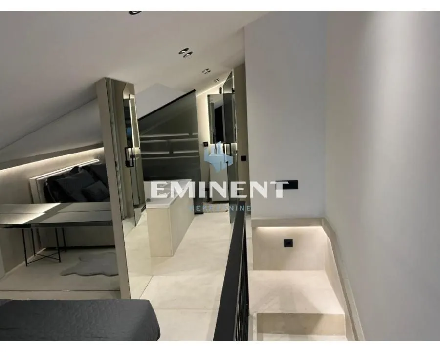 Izdavanje, dvosoban stan, 50m², Vračar Sve Podlokacije, Beograd