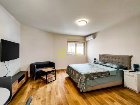 Prodaja, garsonjera, 33m², Central Point, Podgorica - image 8