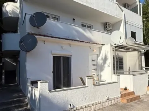Sale, one bedroom apartment, 50m², Petrovac, Budva - image 2