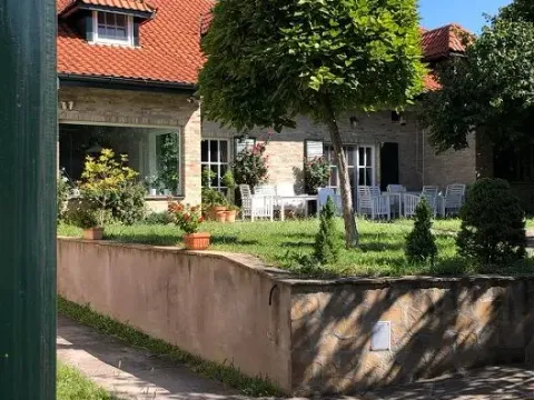 Izdavanje, kuća, 280m², Zvezdara Sve Podlokacije, Beograd