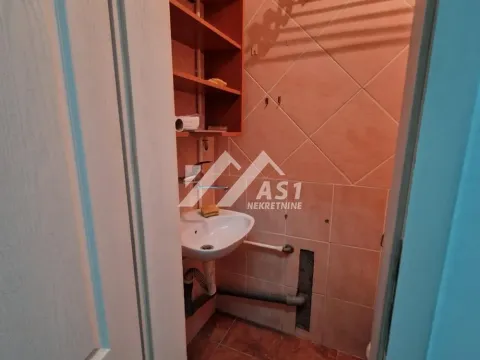 Poslovni prostor in Detelinara