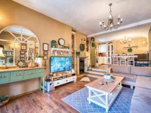 Prodaja, kuća, 160m², Stara Varoš, Podgorica