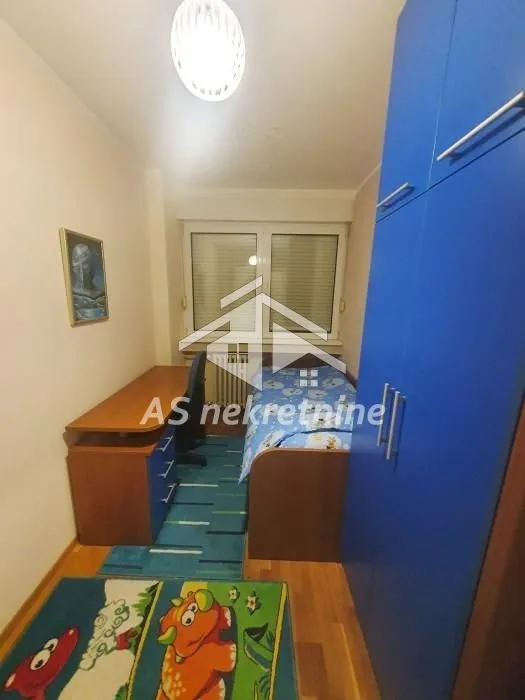 Izdavanje, trosoban stan, 70m², Novi Beograd Blok 33, Novi Beograd Sve Podlokacije