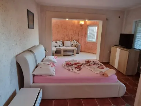 Sale, hospitality venue, 670m², Ulcinj, Crna Gora - image 1