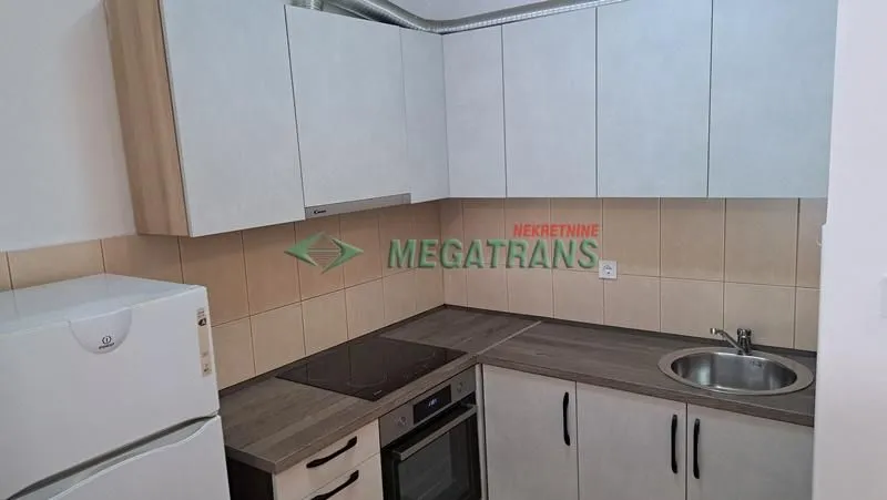 Izdavanje, dvosoban stan, 42m², Centar, Novi Sad