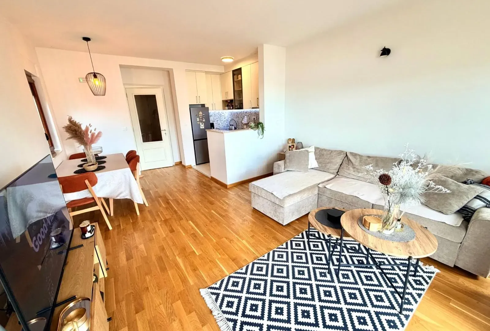 Izdavanje, jednosoban stan, 50m², Savina, Herceg Novi
