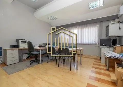 Izdavanje, poslovni prostor, 250m², Gornja Gorica, Podgorica - image 9