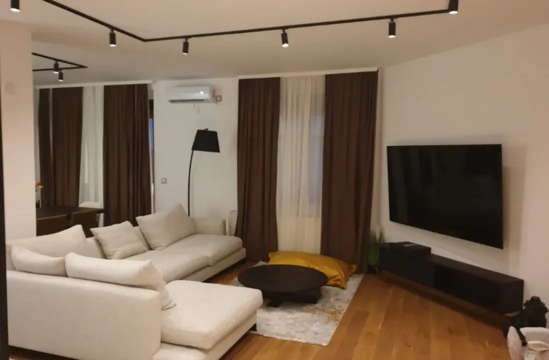 Izdavanje, četvorosoban stan, 125m², Vračar Hram, Vračar Sve Podlokacije