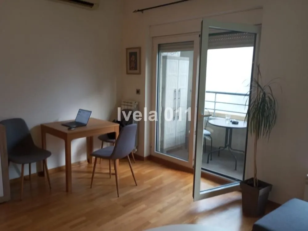 Prodaja, dvosoban stan, 40m², Đeram Pijaca, Beograd