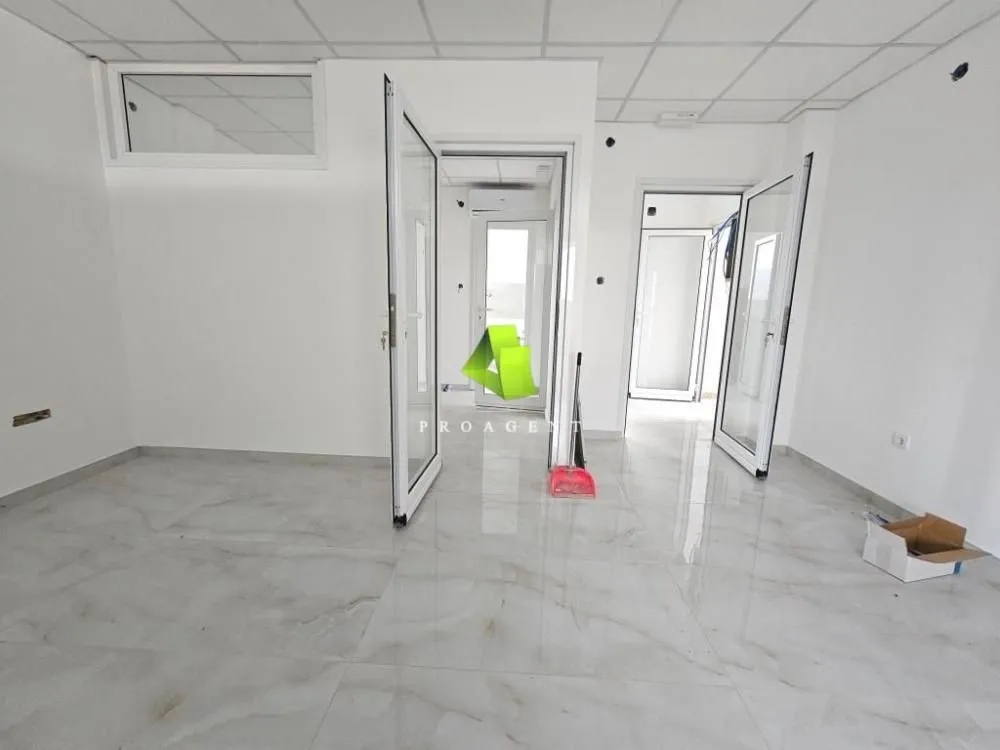 Rent, office space, 1200m², Pantelej, Niš