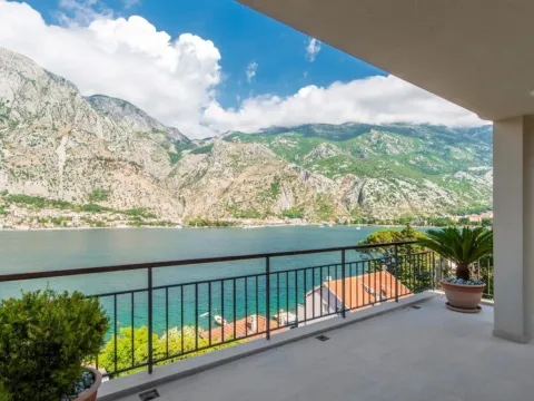 Prodaja, dvosoban stan, 160m², Prčanj, Kotor - image 10