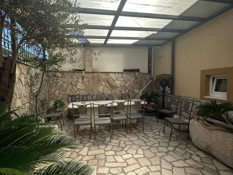 Izdavanje, jednosoban stan, 60m², Centar, Tivat - image 24