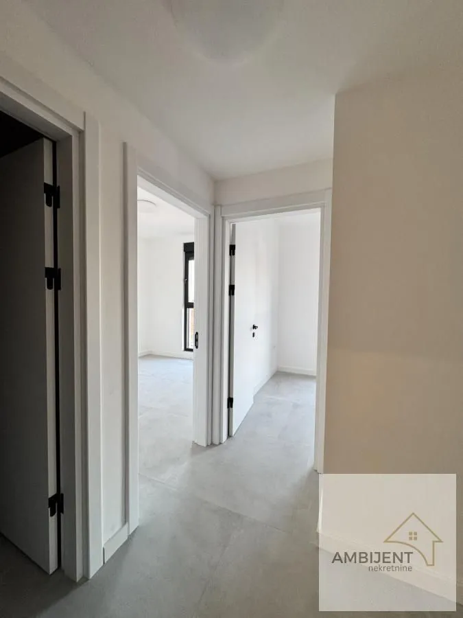 Izdavanje, četvorosoban stan, 77m², Stari Banovci, Stara Pazova