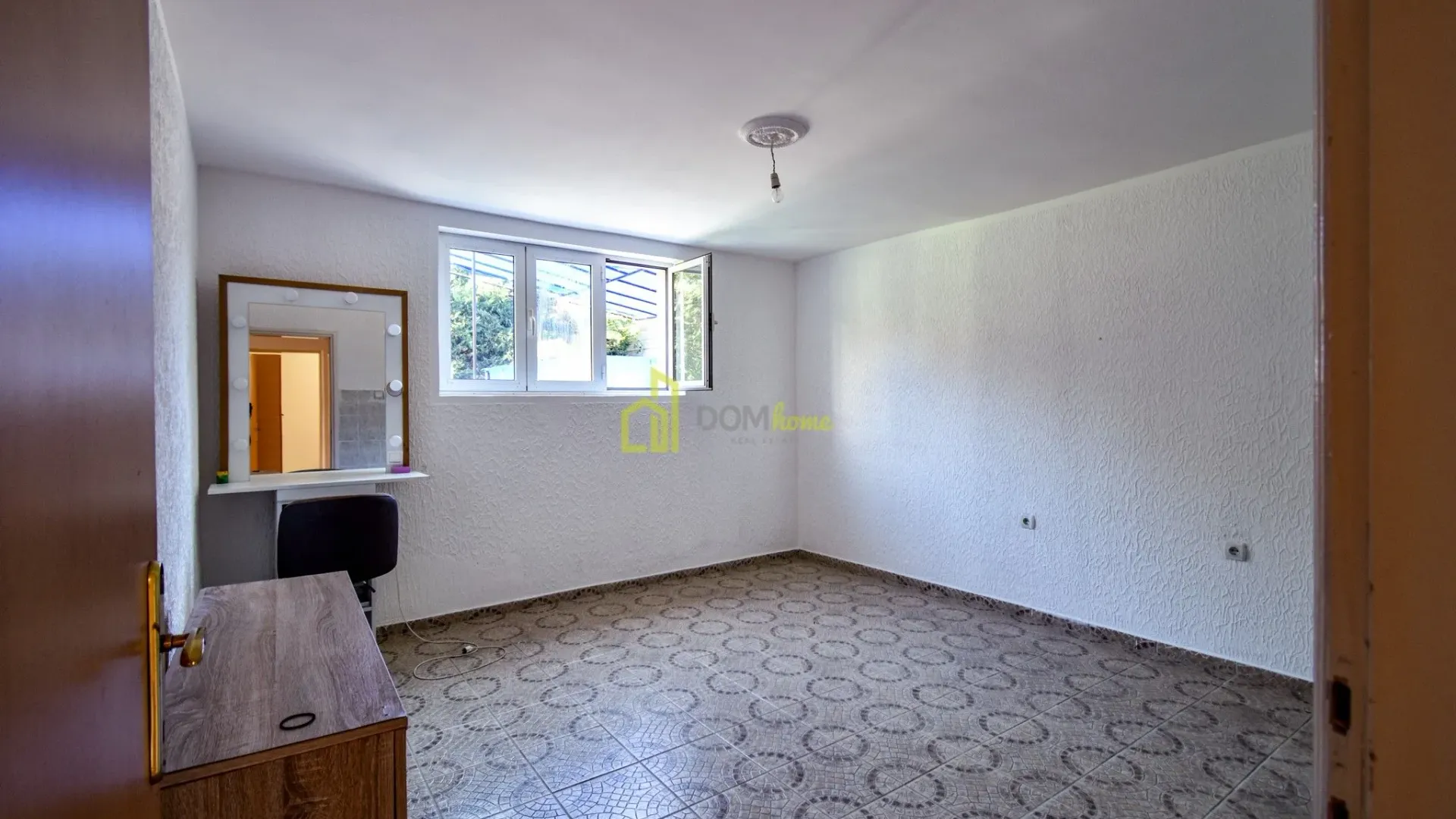 Sale, house, 303m², Konik, Podgorica