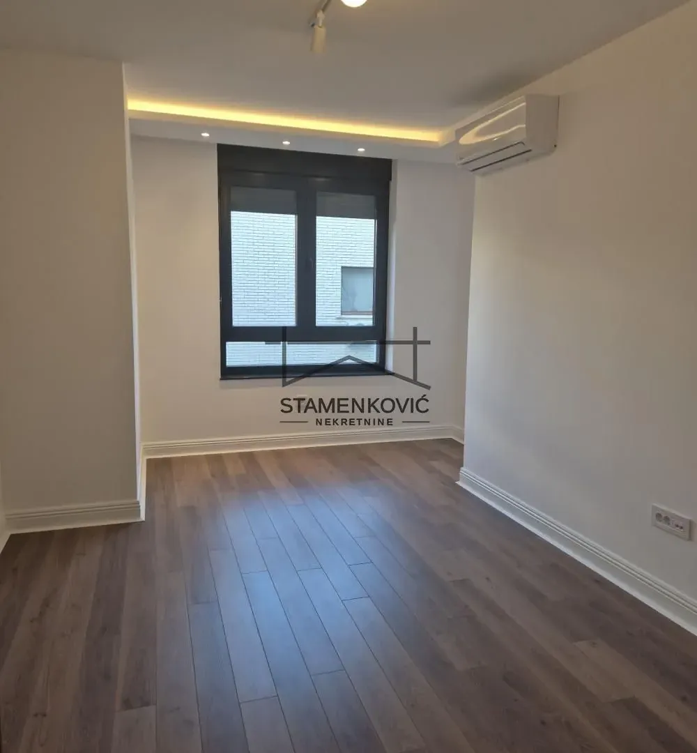 Izdavanje, četvorosoban stan, 95m², Adamovićevo Naselje, Novi Sad Sve Podlokacije