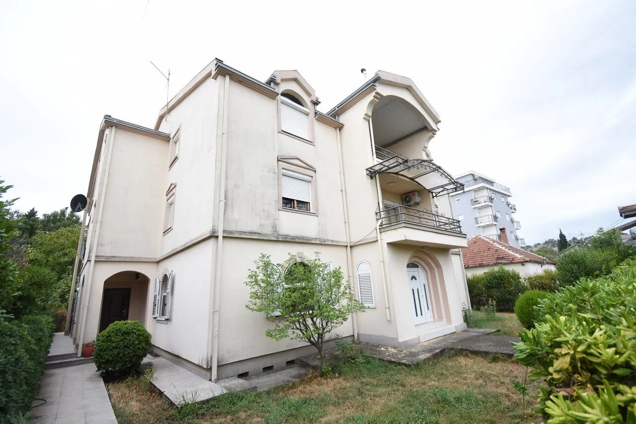 Prodaja, kuća, 600m², Zagorič, Podgorica