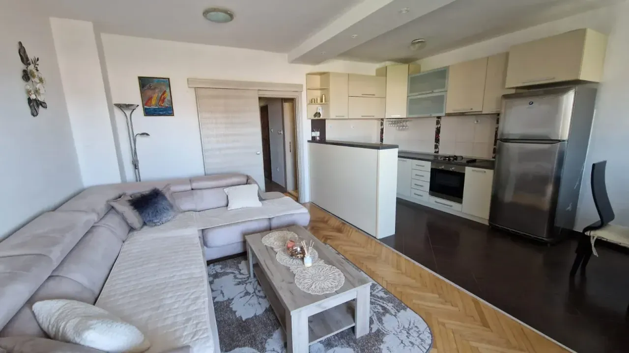 Izdavanje, stan, 60m², Tivat, Crna Gora